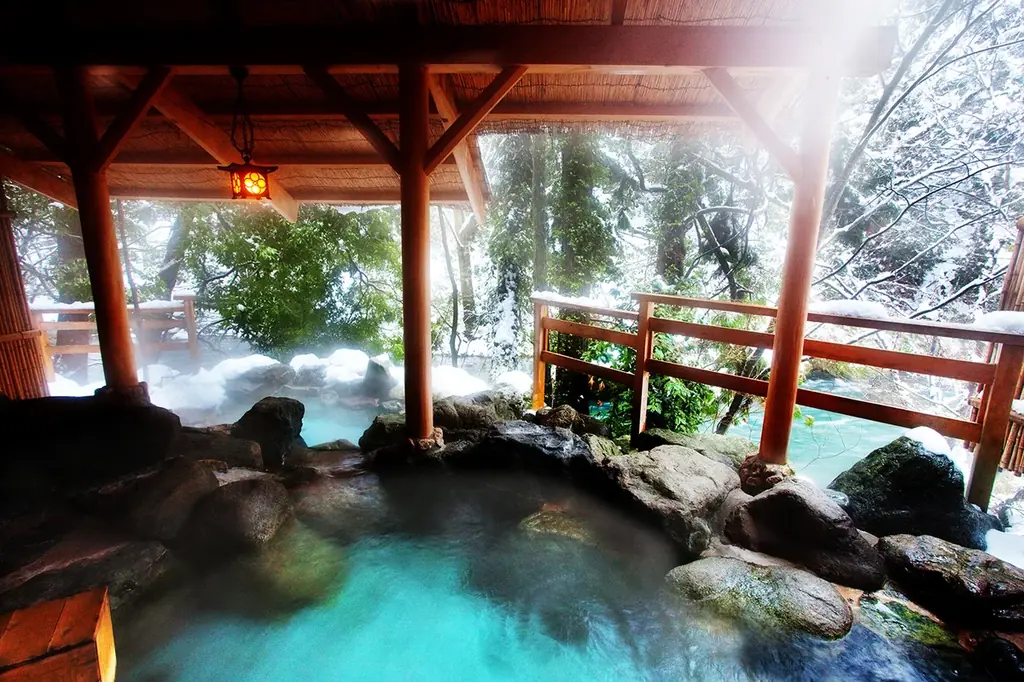 【新春☆親孝行旅のススメ】うまいもん×湯めぐり×山中塗り夫婦箸×記念写真♪ 姿ズワイガニ、ぶり、貸切風呂、ミニバー、街歩き、総湯、アイスストリート etc. 画像 2