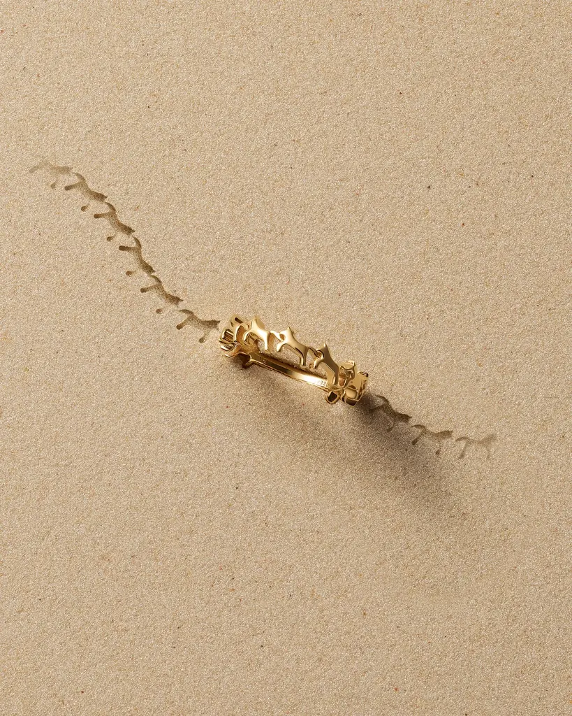 ヴァンドーム青山の新作リング「馬九（うまく）いく」縁起の9頭モチーフ