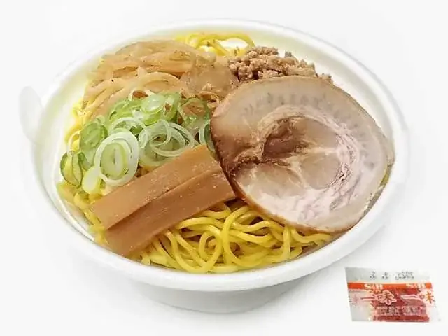 【北海道限定】飴色になるまで炒めた玉ねぎを加えたとろみとコクがあるスープ！「スパイス香る カレーラーメン」を発売 画像 3