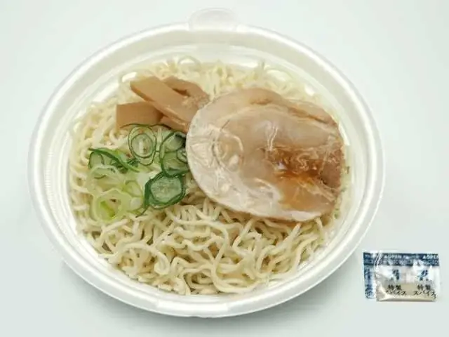 【北海道限定】飴色になるまで炒めた玉ねぎを加えたとろみとコクがあるスープ！「スパイス香る カレーラーメン」を発売 画像 4