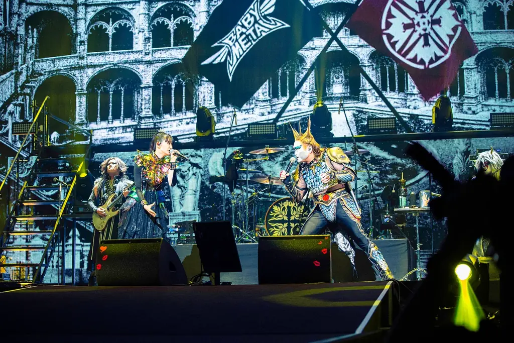 大きな注目を集めた聖飢魔II VS BABYMETAL、HR/HM界の悪魔と神による奇跡のジョイントギグ。感動のフィナーレを迎えた2日目の模様をレポート 画像 7