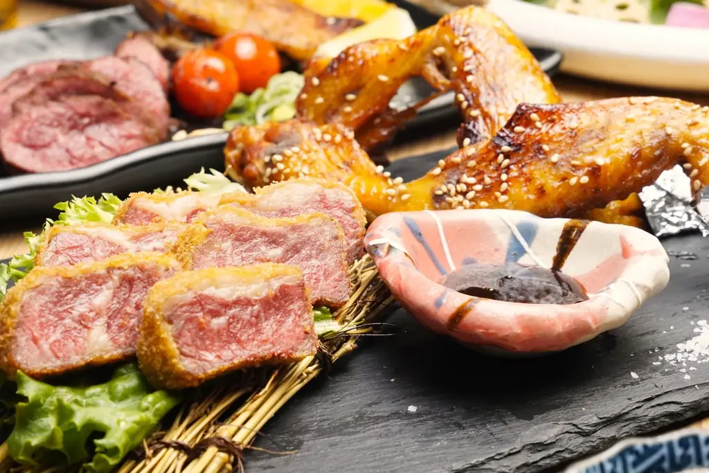 “午年”の走り出しは馬肉から！純国産馬肉×天草大王で迎える、年始の贅沢コースが新登場【純国産馬刺しと朝引き鶏 にほんいち 大阪堺筋本町店】 画像 2