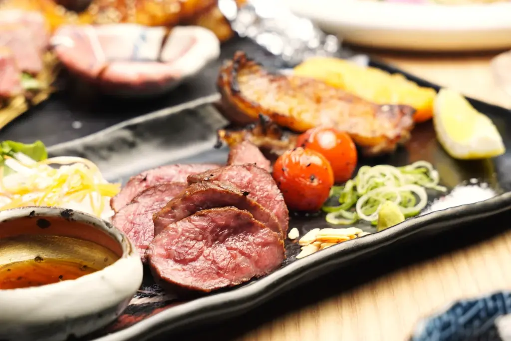 “午年”の走り出しは馬肉から！純国産馬肉×天草大王で迎える、年始の贅沢コースが新登場【純国産馬刺しと朝引き鶏 にほんいち 大阪堺筋本町店】 画像 3