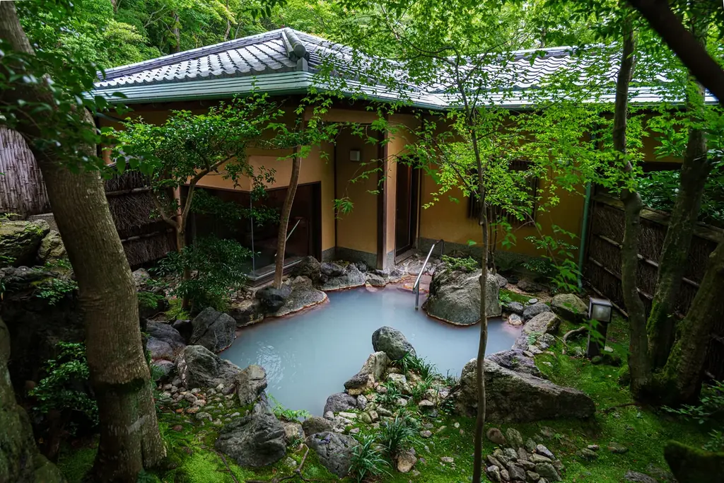 ミシュランが認めた極上の非日常へ。２月限定「雲仙灯りの花ぼうろ」と冬の贅「九絵・ふぐ・長崎牛」に酔いしれて。 画像 13