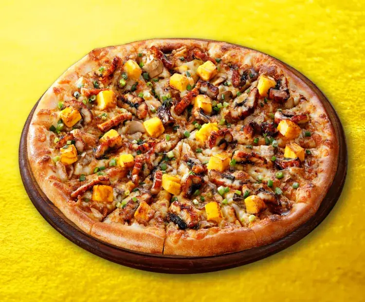 うなぎと味噌カツ!? 尾張の味わいと歴史の物語を楽しめるピザが1月8日(木)より登場 画像 2