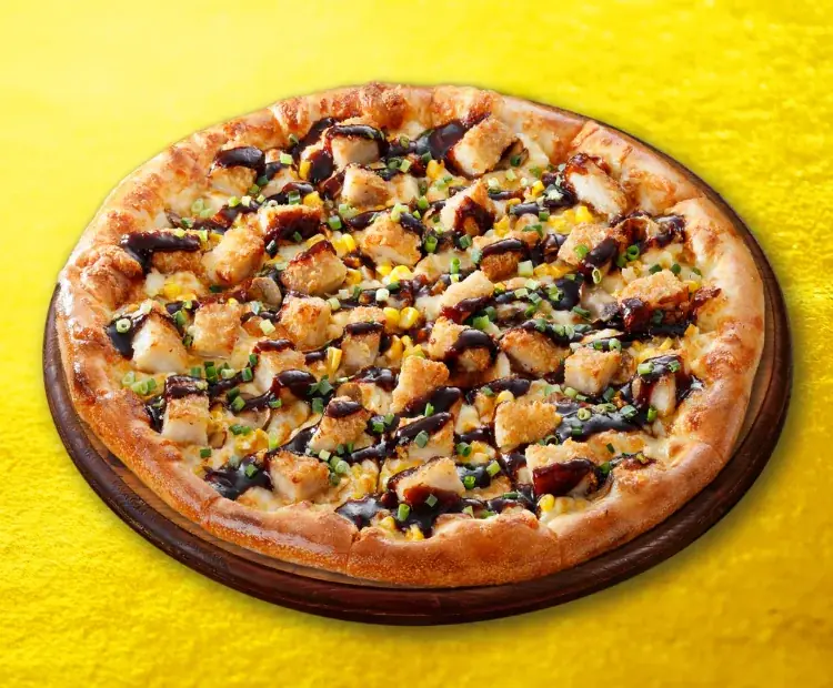 うなぎと味噌カツ!? 尾張の味わいと歴史の物語を楽しめるピザが1月8日(木)より登場 画像 3