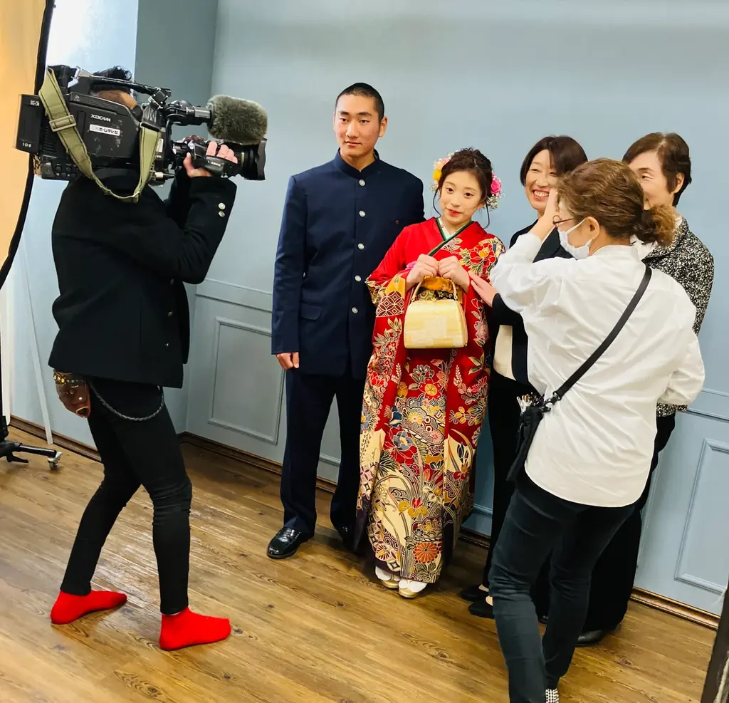 コロナ禍の高校生活を乗り越えた新成人へ。広島エリア最大級規模で成人式当日、1,000名超の晴れ姿のお支度を実施。“青春を奪われた世代”に最高の門出を！　～各メディアの皆様の取材も承ります～ 画像 5