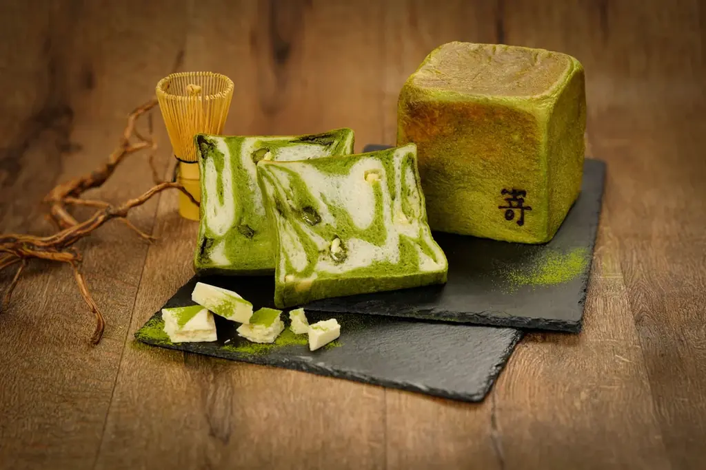 抹茶とショコラが織りなす、冬限定の和スイーツ食パン！「宇治抹茶薫るショコラ食パン」を期間限定発売します。 画像 1