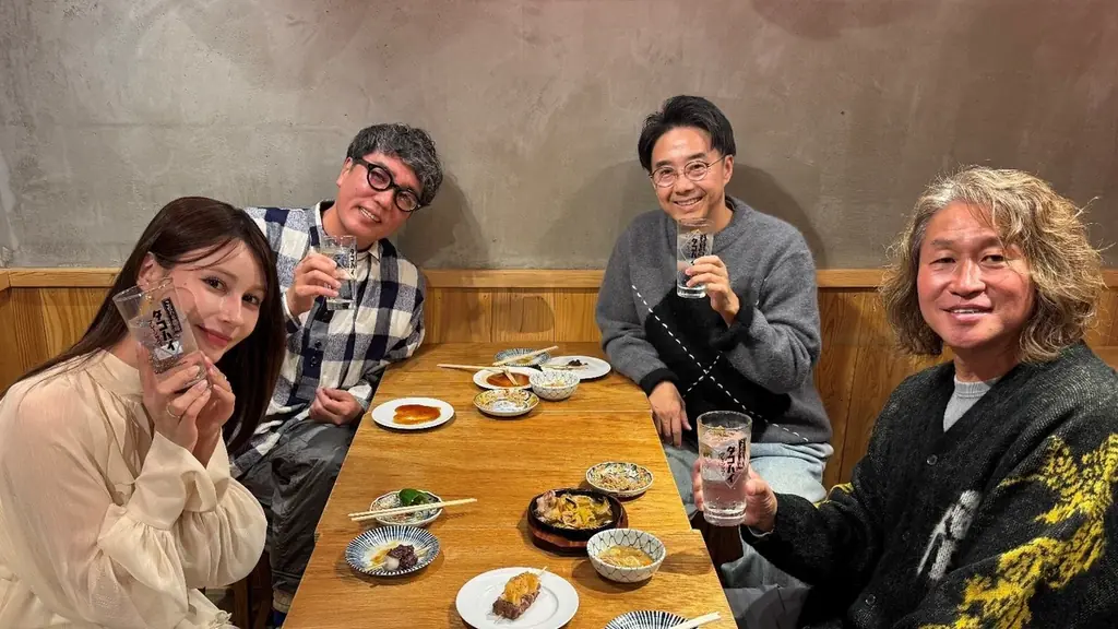 【ＢＳ日テレ】放送時間を30分に拡大！「多幸飲み紀行　新年拡大版」ゲストにおぎやはぎ小木博明・ダレノガレ明美・元サッカー日本代表岡野雅行を迎え、もつ焼きの名店で飲んで、食べて、語り合う！ 画像 1