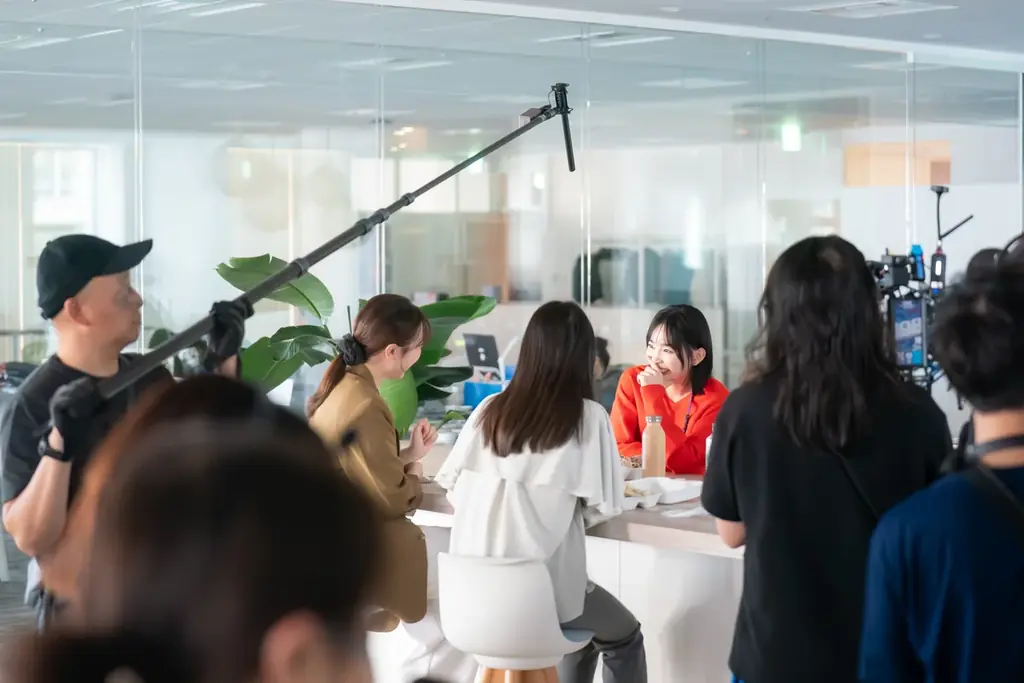 宮﨑優さん出演タクシーCM「出会ったのは、Wantedly」放映開始。会社の“リアル”が伝わるから意欲あふれる若手が集まる 画像 6