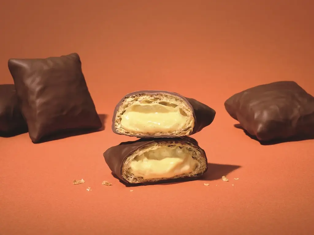 【バレンタイン新商品】北海道発・冬季限定スイーツ「SNOWS」冬の放牧牛乳を加えたカスタードがたっぷり チョコレートカスタードクリームパイ「雪まくら」新登場 画像 5