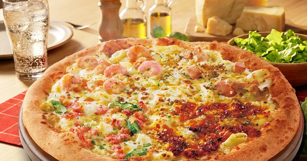 【ピザ×グラタン＝最強】ピザハットから、とろっとアツアツ「グラタンピザ」登場！全8種ピザを2026年1月5日（月）〜期間限定発売！ 画像 4