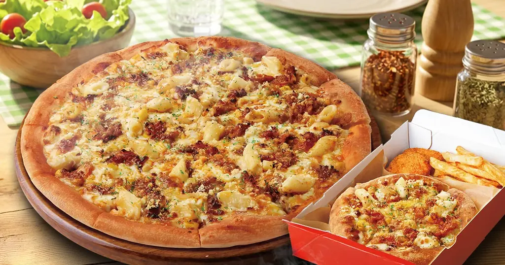 【ピザ×グラタン＝最強】ピザハットから、とろっとアツアツ「グラタンピザ」登場！全8種ピザを2026年1月5日（月）〜期間限定発売！ 画像 9