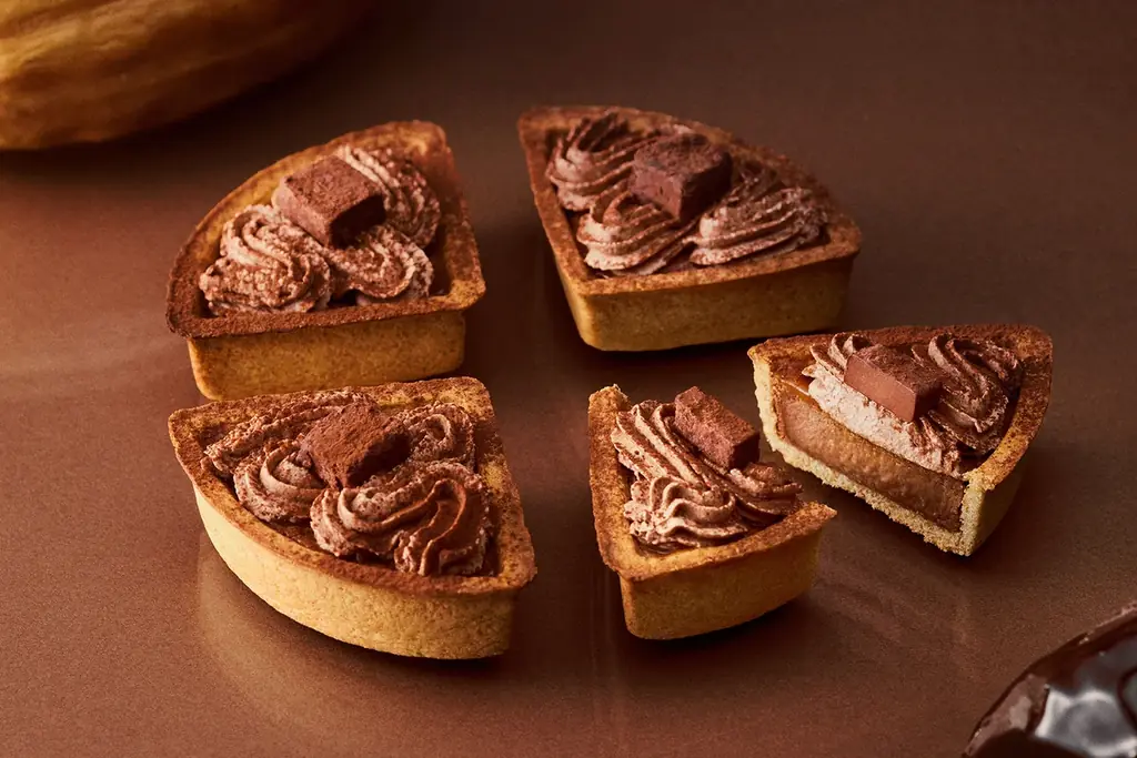 【新商品】チョコッと贅沢なバレンタイン♪ムース、ホイップ、生ショコラ …3つ重なるショコラの幸せ「焼きたてタルト 贅沢生ショコラチーズ」 画像 2