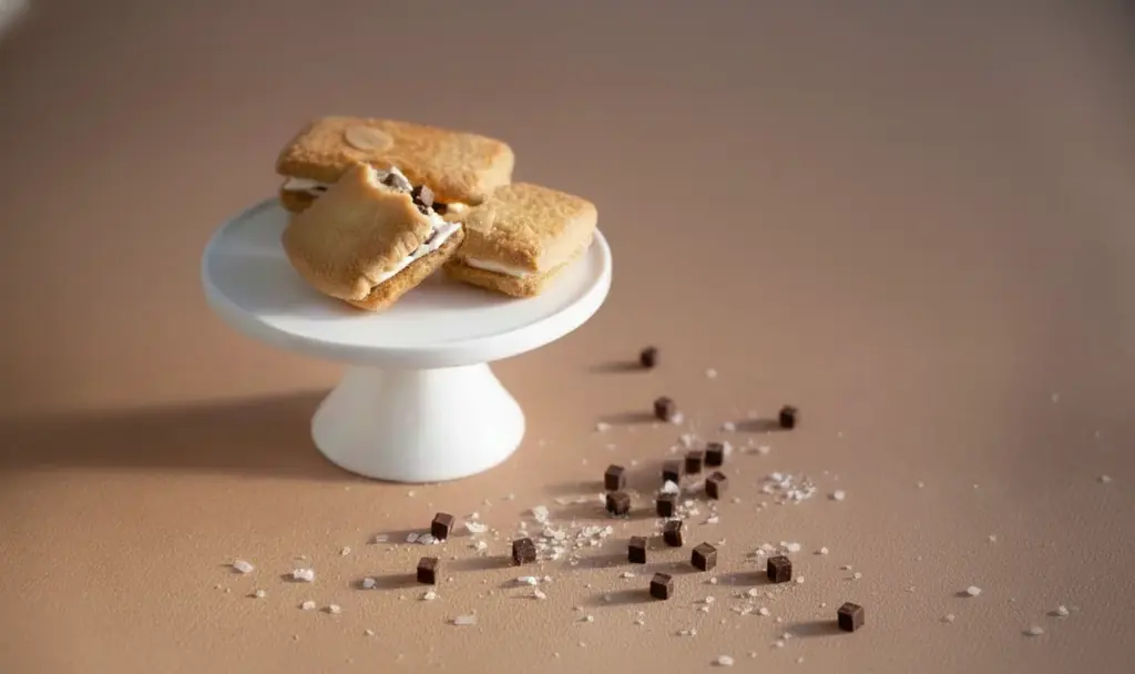 【チョコ好き必見】程よい塩味とチョコの絶妙な組み合わせ。冬季限定ご褒美スイーツ『セゾンウィッチ（塩チョコ）』登場 画像 2