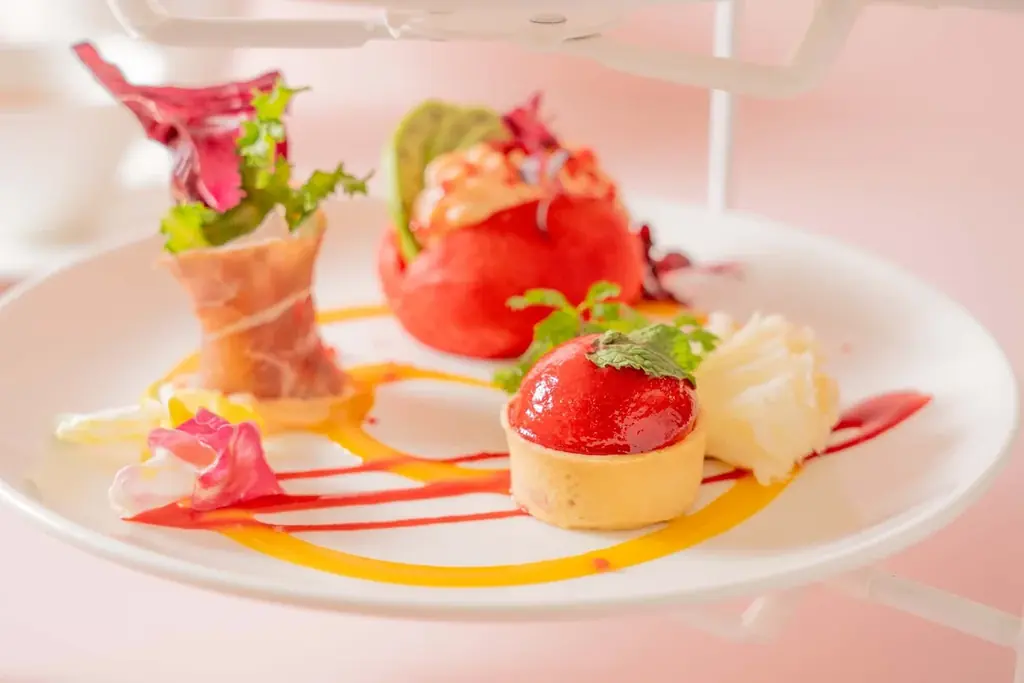 大人気の苺スイーツ盛りだくさん《ストロベリーアフタヌーンティー》が1月～4月の期間限定で新発売 | 沖縄・ラグナガーデンホテル 画像 2