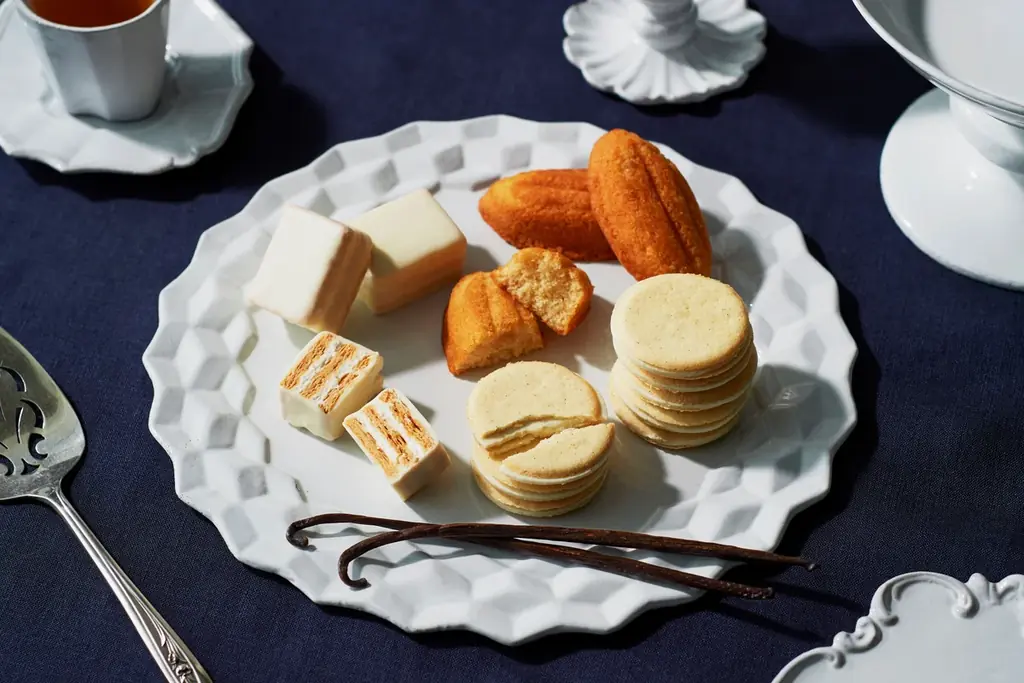 【期間限定】しっとり生地にバニラを満たした“バニラの泉”。【VANI（バニ）】より華やかなバニラ香る「バニラフォンテーヌ」を発売！ 画像 8