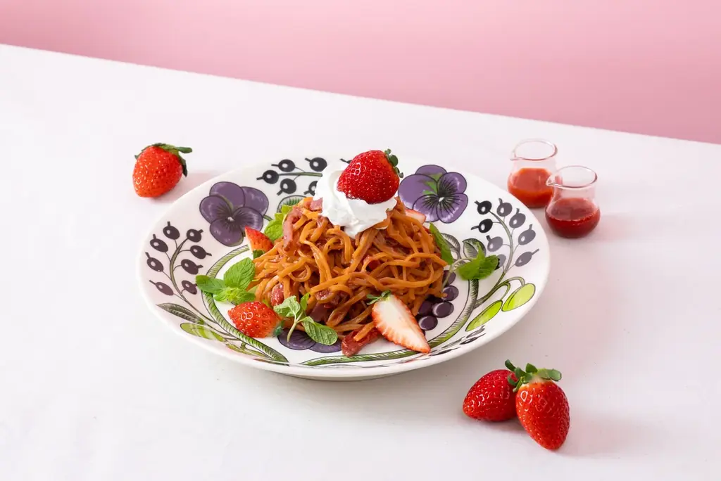 おふろcafe utataneにて、埼玉県産プレミアムいちご「あまりん」をたっぷり使用した洋食メニューやスイーツを期間限定で提供します 画像 3