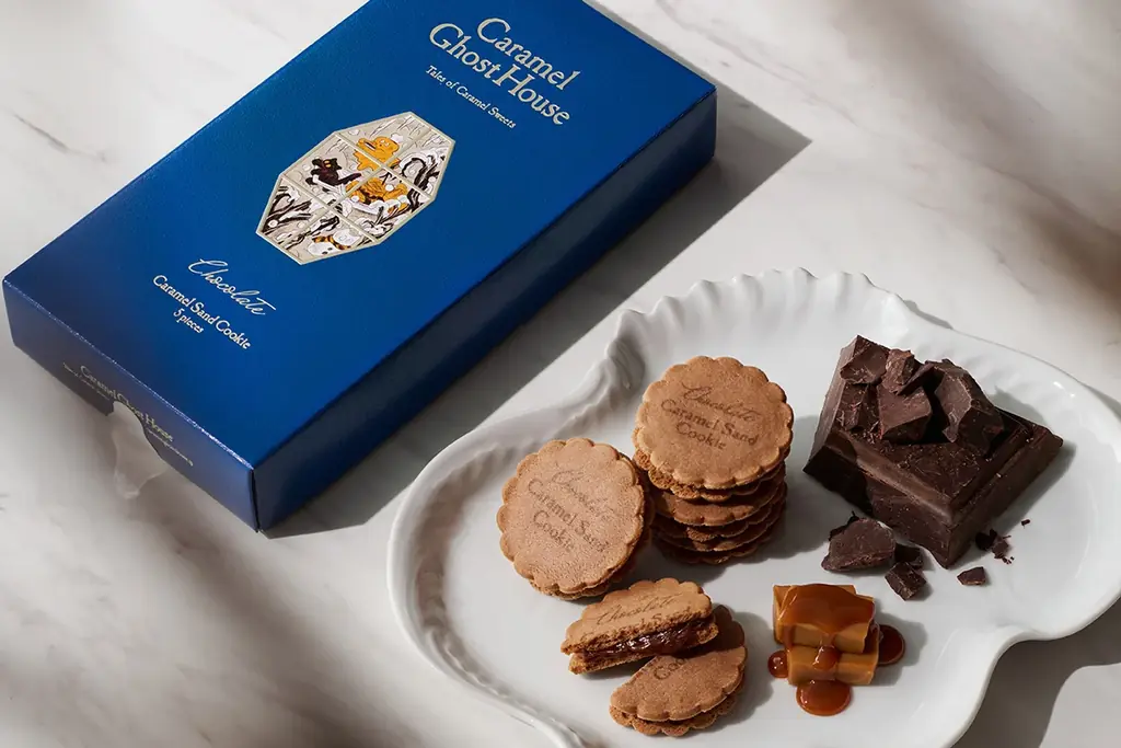 ≪期間限定≫”とろけるキャラメル”と”ショコラの深み”のマリアージュ。【キャラメルゴーストハウス】より、『キャラメルサンドクッキー ショコラ』が新登場！ 画像 1