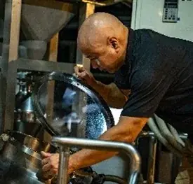 菱田蒸溜所×長濱蒸溜所 初の共同開発「菱田×長濱 シナジーブレンド ブレンデッドジャパニーズウイスキー」500本限定で2026年1月27日(火)に発売決定！ 画像 2