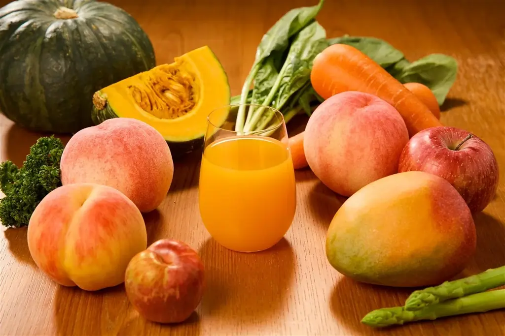 ～季節に合った果実の味わいでご家族の健康をサポート～　季節限定「野菜生活100 まろやか3種のももミックス」新発売 画像 1