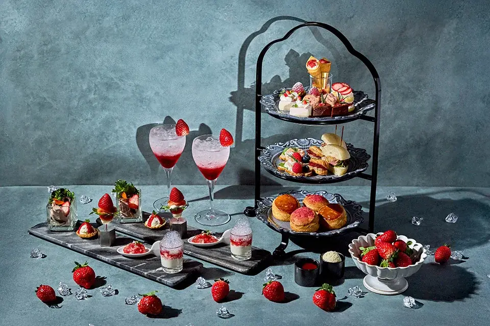 【SHIBUYA STREAM HOTEL】甘酸っぱいフレッシュ苺の食べ比べや多彩なスイーツを贅沢に堪能！春の訪れを告げる苺のアフタヌーンティー　2月1日（日）より開催！ 画像 1