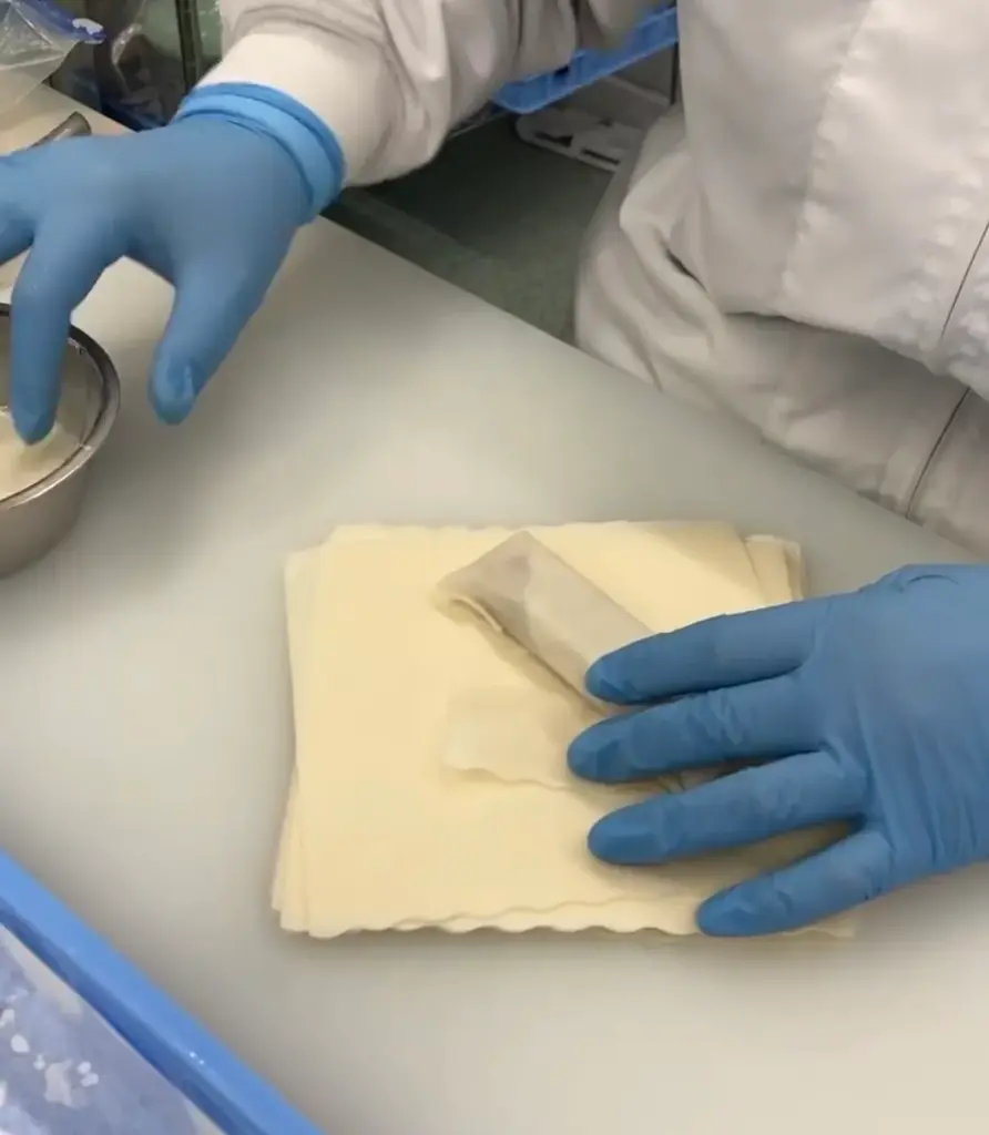 食感の三重奏！中華とチョコがマリアージュ「ブラックサンダー春巻き」爆誕 画像 4