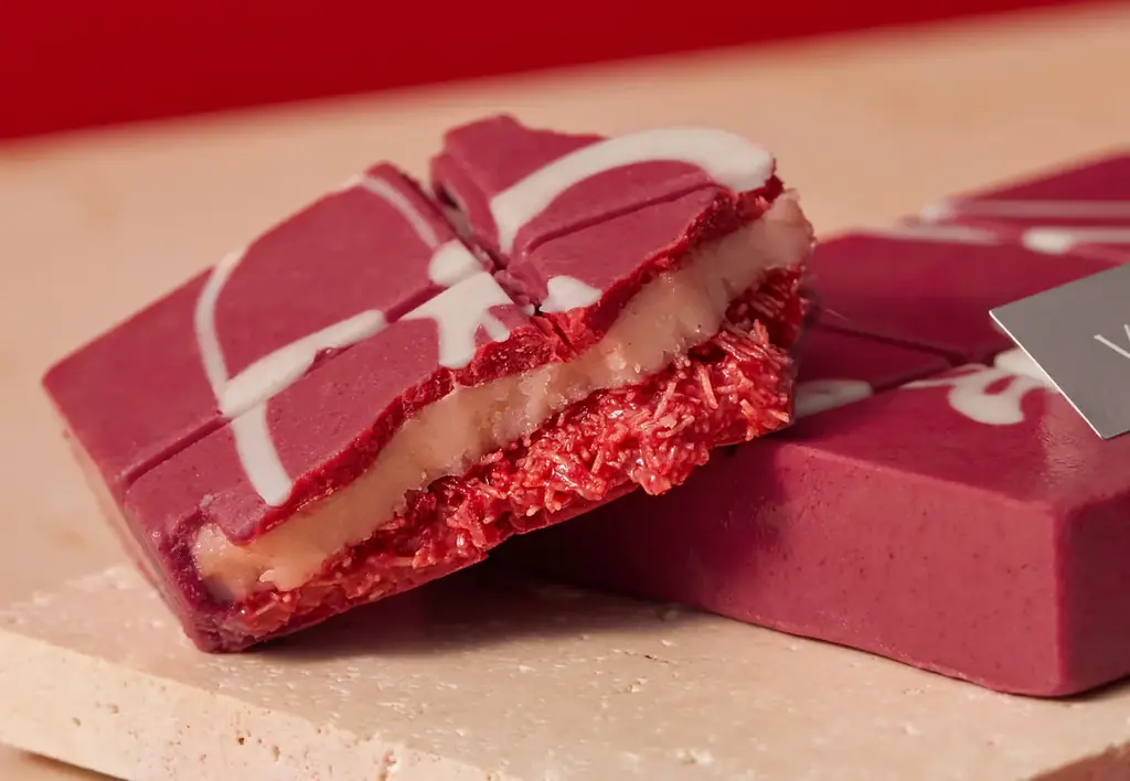 【名古屋タカシマヤ】完売必至のいちごスイーツ専門店「VERY RUBY CUT」。ドバイスタイルの最新作や当店限定アソート缶を連れて〈アムール・デュ・ショコラ〉に登場！ 画像 3