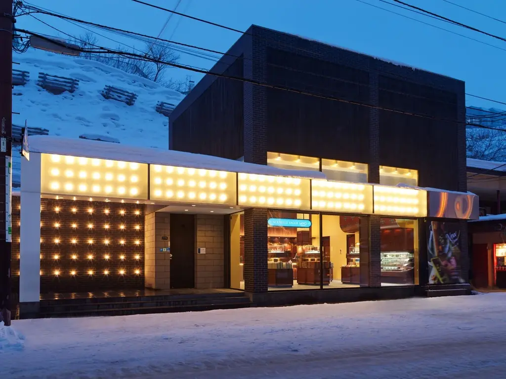 【新登場!】2026 年 1 月 15 日より、北海道産ぶどうの赤ワインを用いた芳醇な味わいの「サングリアショコラ」が登場いたします。 画像 5