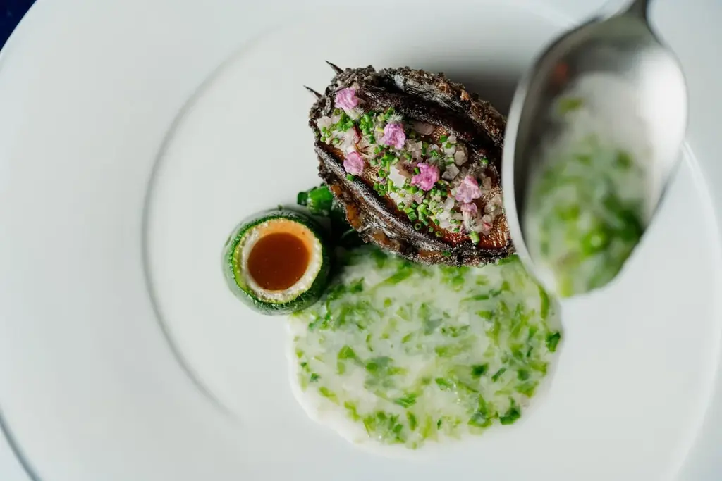 海と時が紡ぐフレンチ — 「大阪赤レンガ シーフードフレンチ LA VIE1923」記念日を祝う特別な夜を演出する新スポットが大阪・赤レンガ倉庫にリブランドオープン 画像 4