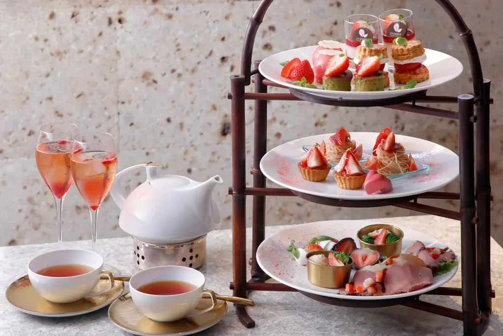 国産いちごのアフタヌーンティー