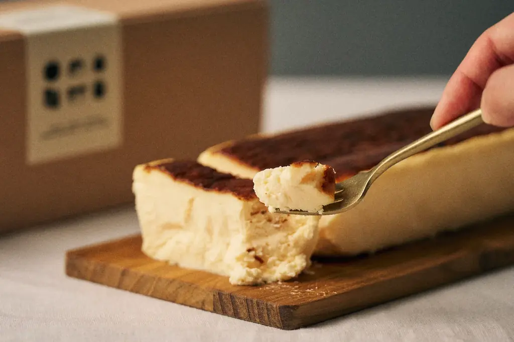 【MARK IS みなとみらい限定】UNI COFFEE ROASTERYの人気メニュー「なめらかバスチー」に、バレンタイン限定『いちごショコラ』が登場。1/14(水)より期間限定販売 画像 4