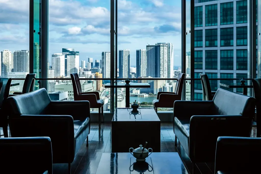 【季節のParfait Series “シブースト＆ストロベリー”】ザ ロイヤルパークホテル アイコニック 東京汐留 画像 3