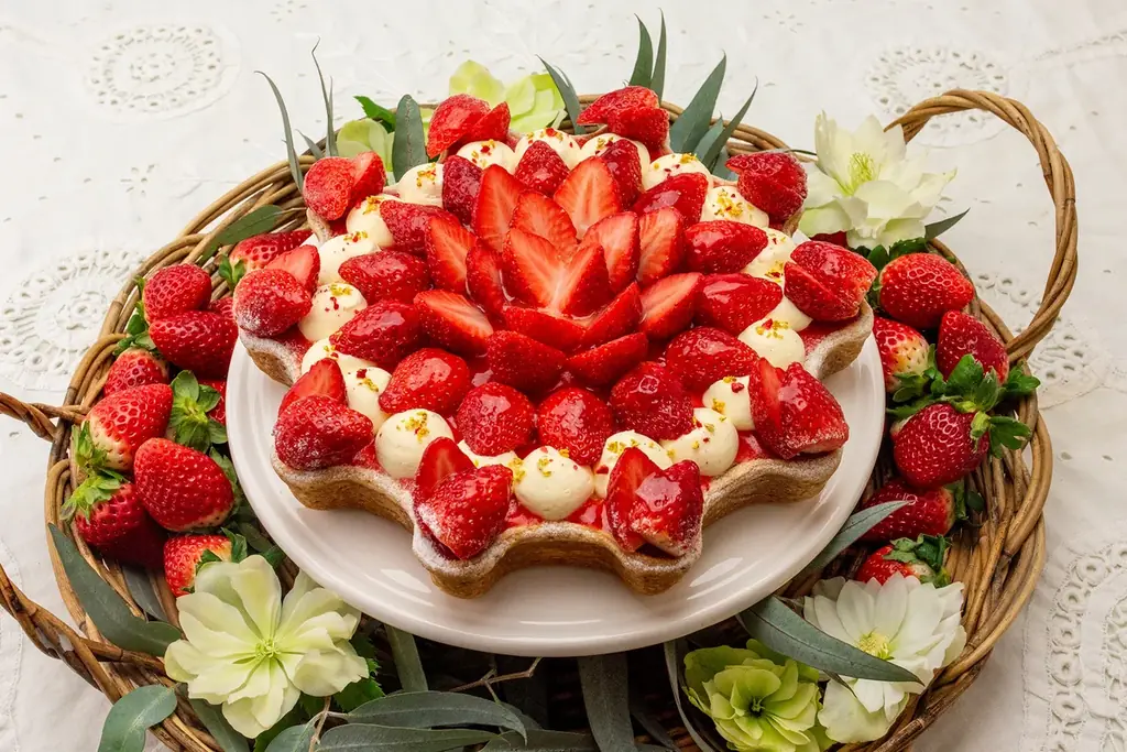 【キル フェ ボン】 コラボレーション企画『いちごさんどう2026』 佐賀県のブランドイチゴ“いちごさん”×キル フェ ボン青山　新作「金平糖型 佐賀県産“いちごさん”フレジエのタルト」登場！ 画像 2