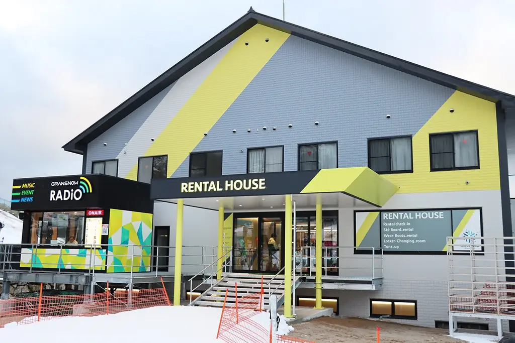 暖冬・少雪でも【スキー場集客が過去最多】！開業５６年目に１２月末までの来場者数「３万１３２８人」を記録！「人工造雪機の雪造り」で秋からゲレンデオープン！関西最大級のスキー場「グランスノー奥伊吹」 画像 6