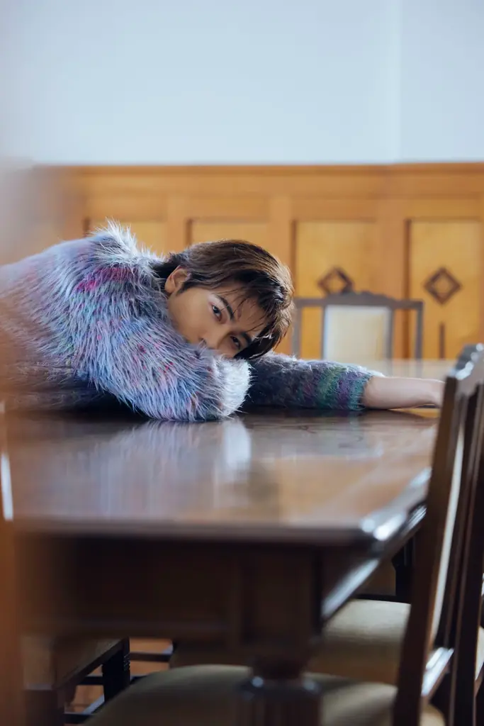 モードから等身大で楽しむ素顔まで――「憧れの聖地」で撮りおろし！庄司浩平、さまざまな表情を詰め込んだ4月始まりカレンダー発売決定！ 画像 3