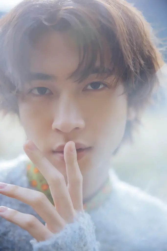 モードから等身大で楽しむ素顔まで――「憧れの聖地」で撮りおろし！庄司浩平、さまざまな表情を詰め込んだ4月始まりカレンダー発売決定！ 画像 5