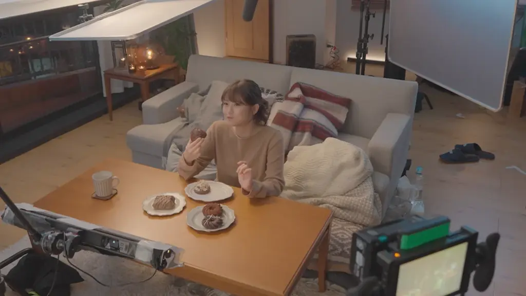 【ミスタードーナツ】1月9日（金）から新発売の「Mister Donut×GODIVA」を紹介する、自分をめいっぱい甘やかす夜を描いた新TVCM「甘やかしていい日。」篇が同日から放映開始 画像 6