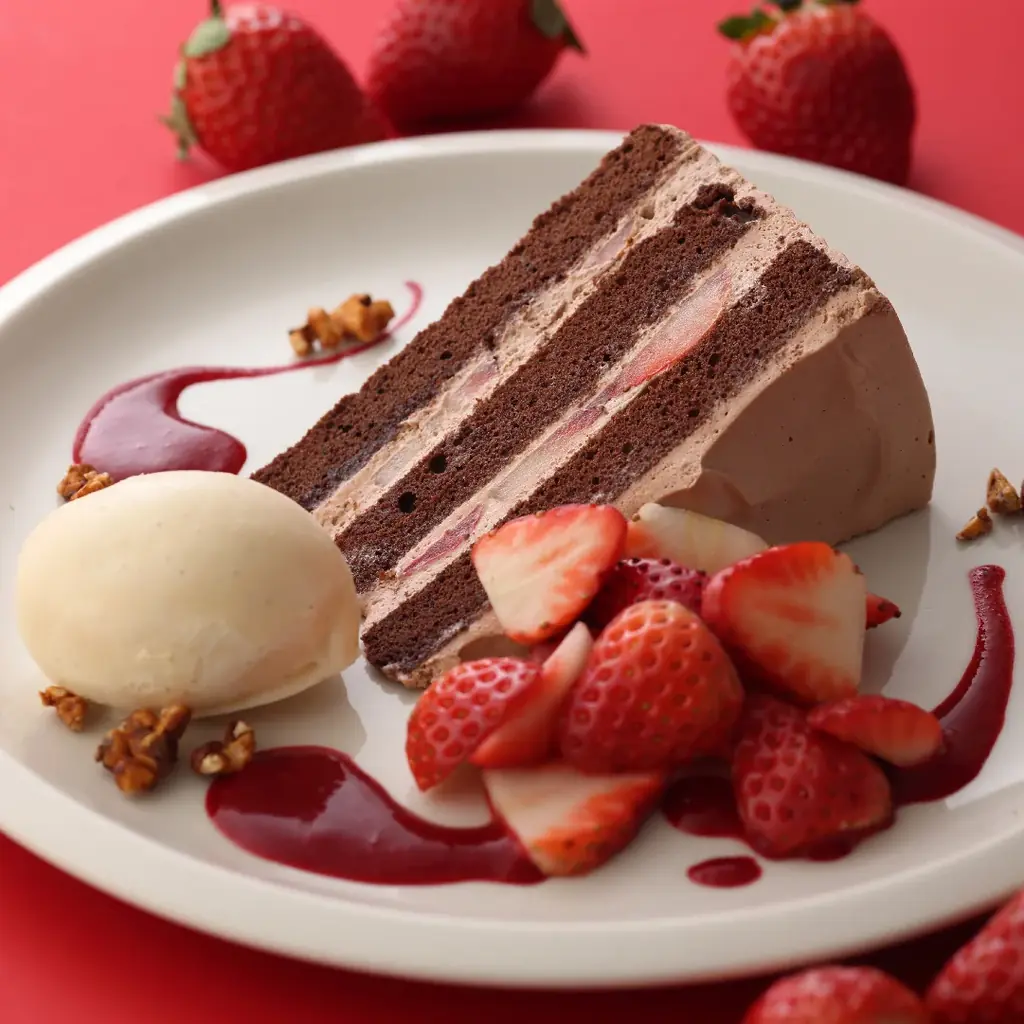 【キハチ カフェ】苺がおいしい季節の「ストロベリーフェア」開催！ナポレオンパイをパフェに仕立てた“あまおう苺”の贅沢パフェなど 画像 9