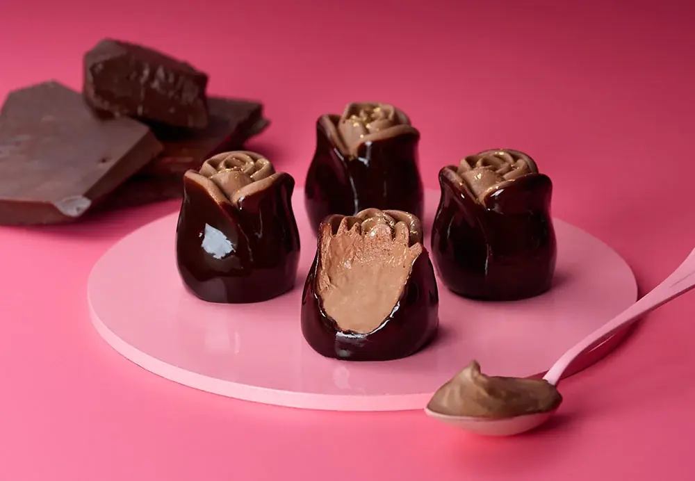 【名古屋】「TOKYOチューリップローズ」が日本最大級のバレンタインの祭典〈アムール・デュ・ショコラ〉へ帰ってくる！注目は、極上のアイスクリームのような口どけを楽しむ“黒バラのチーズケーキ” 画像 2