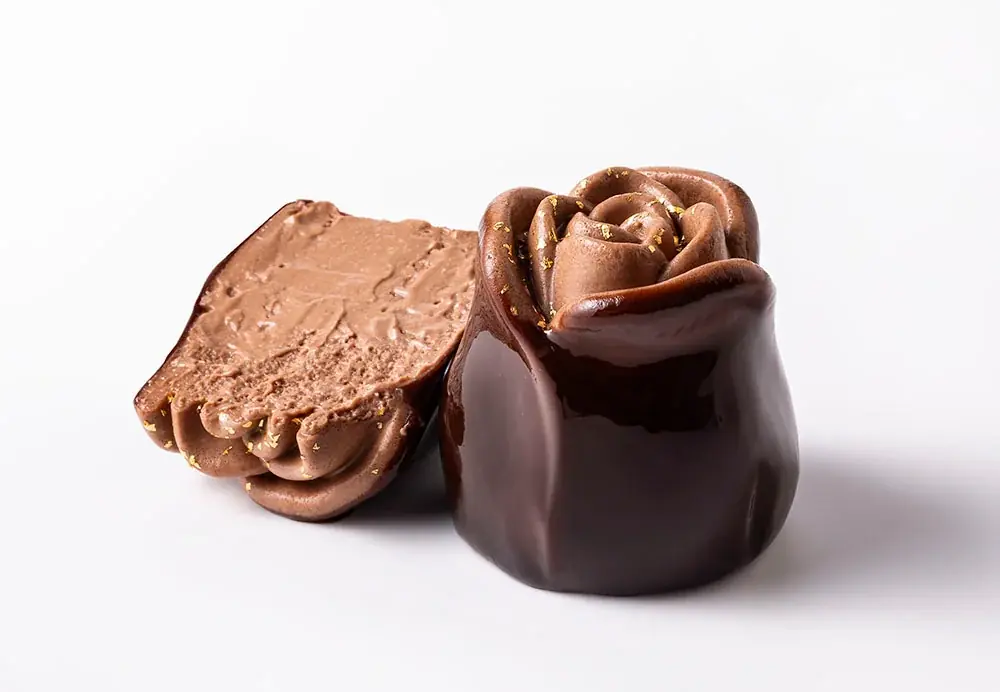 【名古屋】「TOKYOチューリップローズ」が日本最大級のバレンタインの祭典〈アムール・デュ・ショコラ〉へ帰ってくる！注目は、極上のアイスクリームのような口どけを楽しむ“黒バラのチーズケーキ” 画像 3