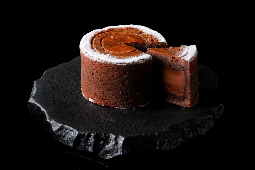 【ザ・カハラ・ホテル＆リゾート 横浜】3つの食感がもたらす、ショコラの深み「THE KAHALA Gâteau Basque au Chocolat」予約受付開始 画像 1