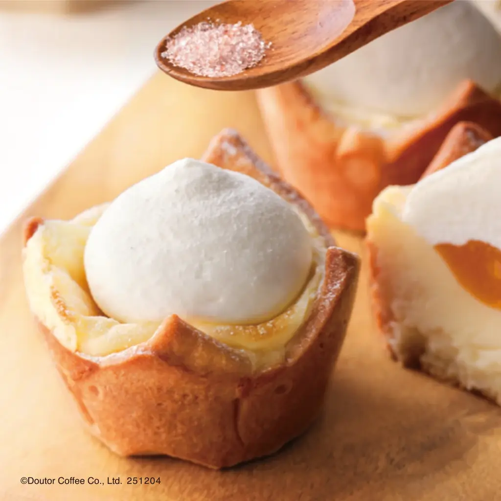 エクセルシオール カフェで1月15日より「割って食べるパリチョコキャラメルティラミス」、1月29日より「3層仕立てのガトーショコラ ～柑橘の香り～」新発売 画像 4