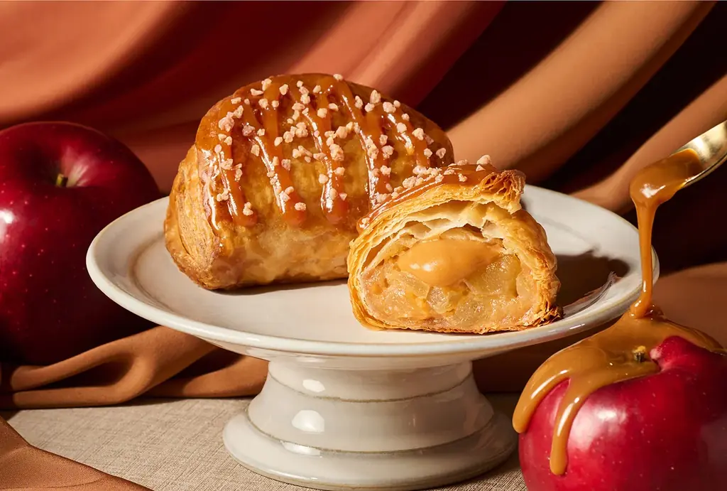 【バレンタイン】RINGOが贈る冬の期間限定｜とろける甘い“自分ご褒美”のアップルパイが2種類登場！「ダブルキャラメル」「ダブルベリーショコラ」 画像 1