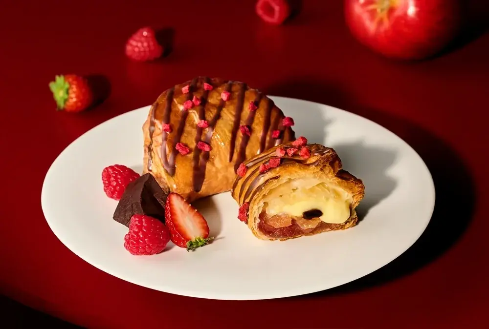 【バレンタイン】RINGOが贈る冬の期間限定｜とろける甘い“自分ご褒美”のアップルパイが2種類登場！「ダブルキャラメル」「ダブルベリーショコラ」 画像 2