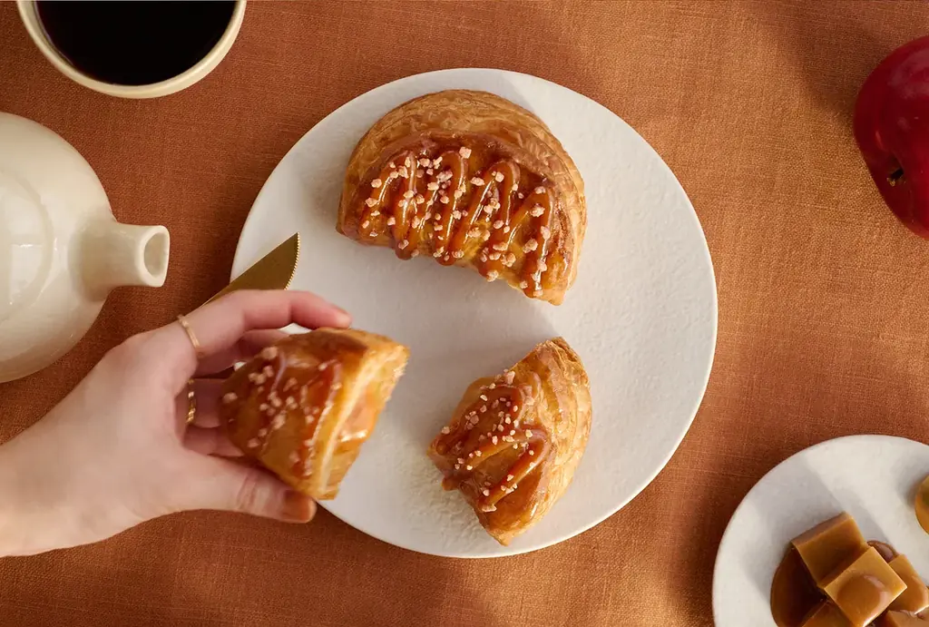 【バレンタイン】RINGOが贈る冬の期間限定｜とろける甘い“自分ご褒美”のアップルパイが2種類登場！「ダブルキャラメル」「ダブルベリーショコラ」 画像 3