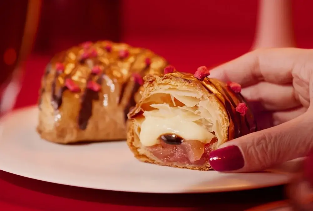 【バレンタイン】RINGOが贈る冬の期間限定｜とろける甘い“自分ご褒美”のアップルパイが2種類登場！「ダブルキャラメル」「ダブルベリーショコラ」 画像 4