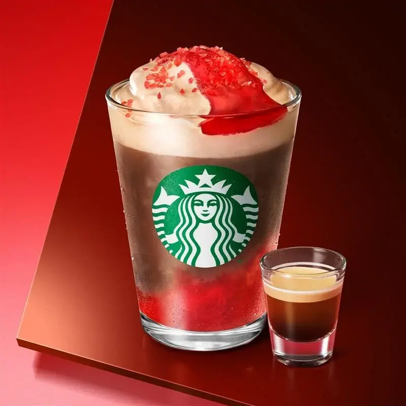 スターバックス　バレンタイン　深みを纏うカカオ体験　『カカオ & ストロベリー ムース フラペチーノ®』『カカオ ムース ラテ』が1月14日（水）より発売 画像 2