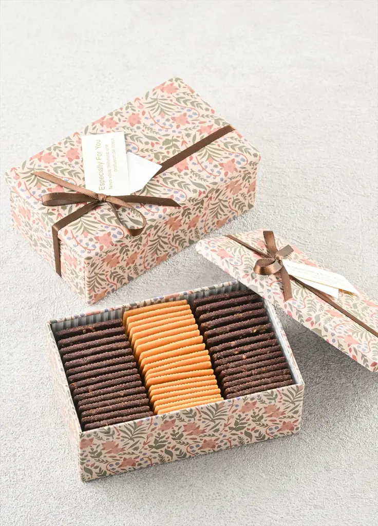 バレンタイン限定クッキー缶