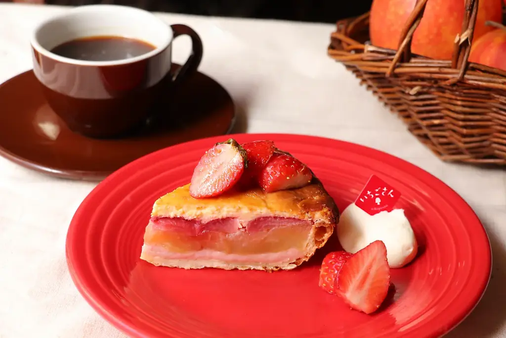 【青山店限定】アップルパイ専門店「グラニースミス」1月15日（いちごの日）より、佐賀県産“いちごさん”を使用した「いちごさんどう2026」限定アップルパイが登場！ 画像 2